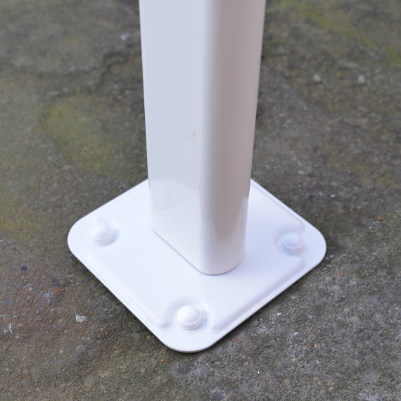 Terrassetak for balkonger og smale verandaer. Klassisk hvit farge i elegant design.